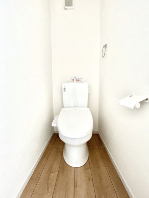 �g�C���@�g�C����1�K��2�K���ꂼ��ɔz�u����Ă��ĂƂĂ��֗��ł��B 