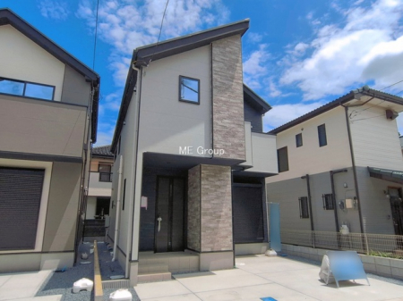 ���n�O�ώʐ^�@�`Exterior�`�@��s���œ���̃X���[���C�t���΂Ɉ͂܂ꂽ�Z���͓s��̌�����Y�ꂳ���Ă���܂��B�l�G��ʂ��Ď��R�ƐG�ꍇ����X�|�b�g���g�߂ɑ����A�S���₩�Ȗ������y���߂܂��B  