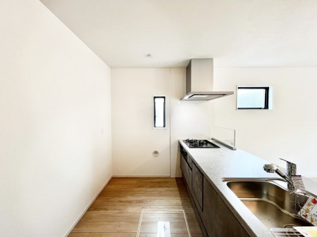 �L�b�`���@�����`Kitchen�`�@���R�������鑋�̂���L�b�`���������g���ꏊ�����炱���A�g��������l�����܂����B�������Ƃ����L�b�`���R�[�i�[�͎����L���Ȏd�オ��ƂȂ��Ă���܂��B