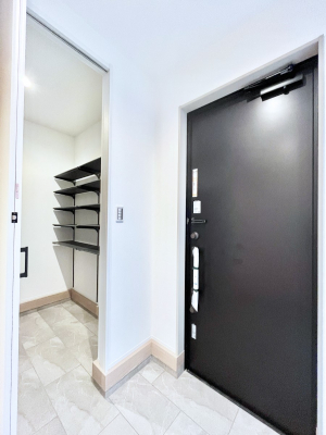 ���ց@������4�������`Entrance�`�@���ւ������Y��ɕۂĂ�V���[�Y�C���N���[�[�b�g�������B�C�ނ͂������A�x�r�[�J�[��A�E�g�h�A�p�i������������[�ł��A�L�X�Ƃ�����������Ԃ��ێ��ł��܂��B