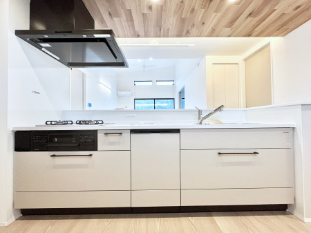 �L�b�`���@������4�������`Kitchen�`�@�Ǝ��̋��������A�H����@��W�����ځ������̐􂢕����T�|�[�g���Ă����֗��Ȑݔ��ł��B�H��̕Еt�������N�ɂȂ�A�Ƒ��Ƃ̎��Ԃ��������y���߂����ł��ˁ�