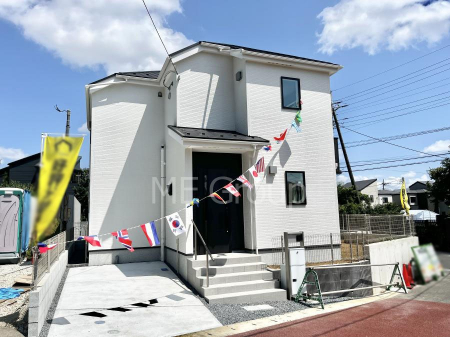 ���n�O�ώʐ^�@�O�ρ��V�������`Exterior�`�@���X�����Ȃ���A�咣���߂����ǂ����]�T������������V���[�v�ȃt�H�����ŘȂޓ@��́A���V�̋�ƏƂ炵���킹�鎖�ŁA�{������ׂ������`�̎p�������Ă���܂��B
