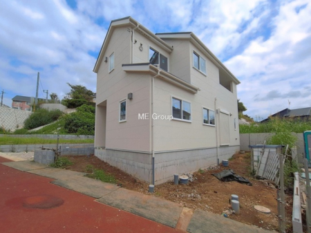 ���n�O�ώʐ^�@���X�������`Exterior�`�@�ՐÂȏZ��n�Ŏq��ĉƑ��Ƀs�b�^���B�����̂��U�������K�ȗ΂Ɍb�܂ꂽ�G���A�ŁA���R�ɕ�܂ꂽ���₩�ȕ�炵���������邽�߂́A��Ƃ肠��Z���������Ă��܂��B