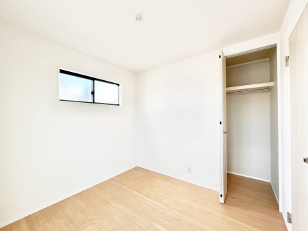 �Q���@�����`Bed Room�`�@�������������̂��ˌ��Ẵ����b�g�ł��B���Ƒ������������ƂŎ苷�Ɋ����Ă����Z�܂����ˌ��Ăł͊e�����v���C�o�V�[��ۂ��Ƃ��ł��܂��B�Z�܂��ɂ�Ƃ肪���܂�S�������b�N�X�ł��܂���