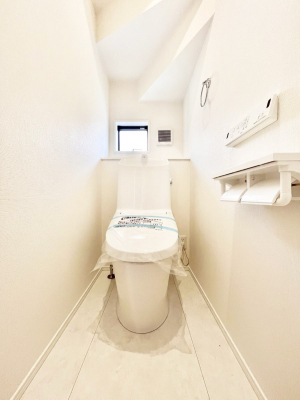 �g�C���@�����`Toilet�`�@�Y��E�X�b�L���E���K�ȃE�H�V�����b�g�t�g�C���ł��낰���Ԃł��B�g�C���͖����g�킴��𓾂Ȃ����́B����������ۂ������ł��ˁB�g�C����2��������̂Œ��̍��G���ɕ֗��ł��I