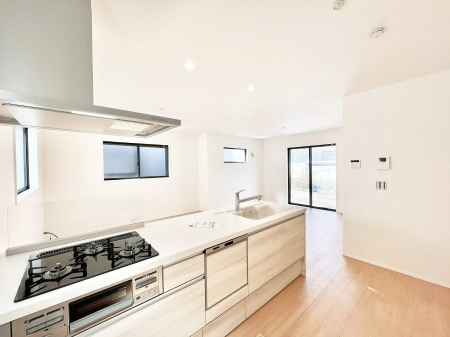 �L�b�`���@�����`Kitchen�`  ���r���O�����n����J�E���^�[�L�b�`���B  ���������Ȃ���Ƒ��ƃR�~���j�P�[�V�������Ƃ�邾���łȂ��A�傫�ȊJ���������邱�Ƃ��ł��܂��B  ���q�l�̐����������邱�Ƃ��ł��܂��ˁI