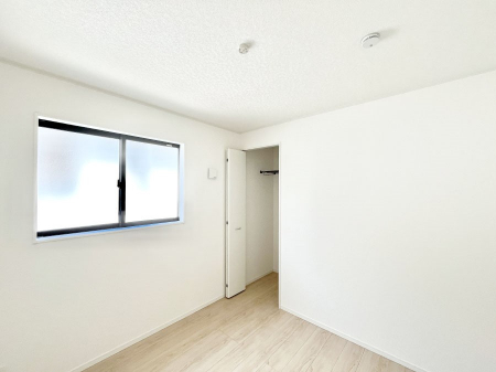 �q�������@�����`Bed Room�`�@�������������̂��ˌ��Ẵ����b�g�ł��B���Ƒ������������ƂŎ苷�Ɋ����Ă����Z�܂����ˌ��Ăł͊e�����v���C�o�V�[��ۂ��Ƃ��ł��܂��B�Z�܂��ɂ�Ƃ肪���܂�S�������b�N�X�ł��܂���