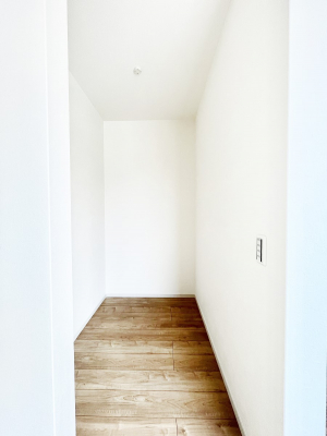 ���̑��@�����`Walk-in Closet�`�@�K�v�Ȃ��̂�R�[�f�B�l�[�g���ꗗ���Ċm�F�ł��A�g�x�x�⏀�����Z���ԂōςރE�H�[�N�C���N���[�[�b�g��ݒu���܂����B�Ƃ̒�����������Ƃ�����֗��Ȏ��[�X�y�[�X�ł��B