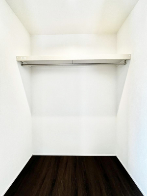���̑��@�����`Walk-in Closet�`�@�K�v�Ȃ��̂�R�[�f�B�l�[�g���ꗗ���Ċm�F�ł��A�g�x�x�⏀�����Z���ԂōςރE�H�[�N�C���N���[�[�b�g��ݒu���܂����B�Ƃ̒�����������Ƃ�����֗��Ȏ��[�X�y�[�X�ł��B