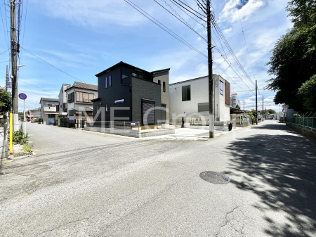 ���n�O�ώʐ^�@�O�ρ`Exterior�`�@�O�ʓ��H�F�쐼 6.01m �����A�k�� 6m �����@�Z��n�ɂȂ��Ă���̂Ŏԗʂ����Ȃ��A�Â��ȗ��n�ł��B�q��Ċ����ǍD�ł������ӊ������킹�Ă��ē������Ē����܂��B 