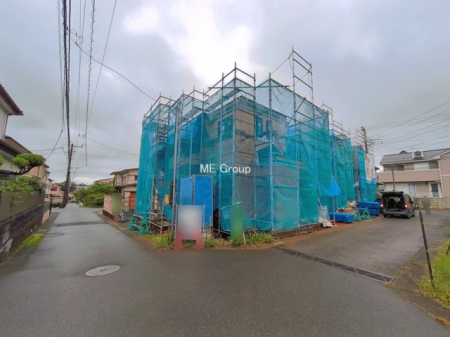 ���n�O�ώʐ^�@�`Exterior�`�@�O�ʓ��H�F�� 4m �����A�� 4m �����@��w�̈�ˌ��Ă𒆐S�Ƃ����X���݂����R�Ƒ����A���ӂ͍��������������Ă��Ȃ��̂ŁA�΂̑����ՐÂȎ����������ł��B