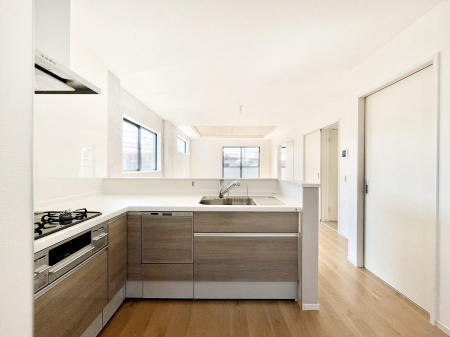 �L�b�`���@�����`Kitchen�`  ���r���O�����n����J�E���^�[�L�b�`���B  ���������Ȃ���Ƒ��ƃR�~���j�P�[�V�������Ƃ�邾���łȂ��A�傫�ȊJ���������邱�Ƃ��ł��܂��B  ���q�l�̐����������邱�Ƃ��ł��܂��ˁI