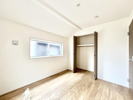 �Q���@�����`Bed Room�`�@�������������̂��ˌ��Ẵ����b�g�ł��B���Ƒ������������ƂŎ苷�Ɋ����Ă����Z�܂����ˌ��Ăł͊e�����v���C�o�V�[��ۂ��Ƃ��ł��܂��B�Z�܂��ɂ�Ƃ肪���܂�S�������b�N�X�ł��܂���