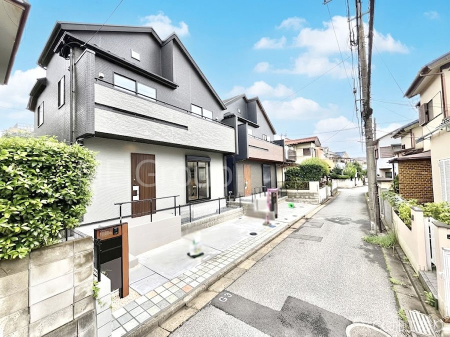 ���n�O�ώʐ^�@�O�ρ`Exterior�`�@�O�ʓ��H�F�� 4m �����@�O�ʓ��H�͊ՐÂȏZ��n���͂���Ԓʂ�̏��Ȃ����H�B���Ԃ̏o��������炭�炭�ł��I���s���_�E���n���w�̂���]�́A���C�y�ɂ��₢���킹���������I