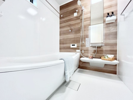 �����@�����`Bath Room�`�@�������������͋C�̗����Ŗ����Ɍ����ă��t���b�V���B���������@�\���t���Ă���̂ŗׂ̐���@�u����Ő􂢏オ�������󕨂��A�J�̓����V�C���C�ɂ������������邱�Ƃ��\�ł��B