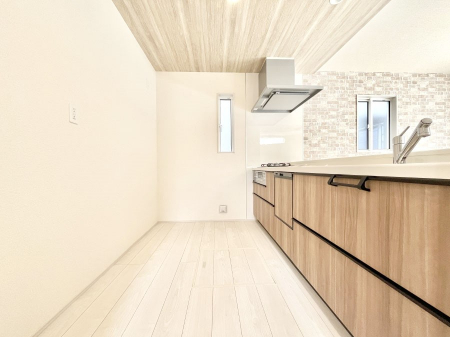 �L�b�`���@������1�������`Kitchen�`�@���R�������鑋�̂���L�b�`���������g���ꏊ�����炱���A�g��������l�����܂����B�������Ƃ����L�b�`���R�[�i�[�͎����L���Ȏd�オ��ƂȂ��Ă���܂��B
