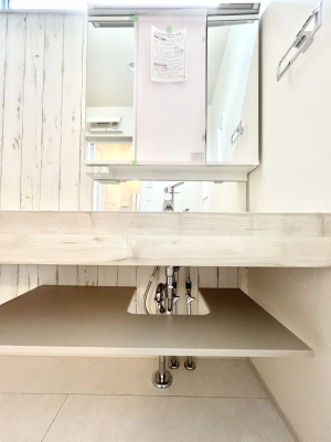 ���ʑ�E���ʏ��@������1�������`Dressing Room�`�@�\���ȑ傫���̐��ʑ�͎��[�����鎖�Ȃ���A�g�����Ȃ݃`�F�b�N�⎕�����ȂǁA���̍Q�����������Ԃł��z�e�����C�N�ȃX�y�[�X�ŗ]�T�Ƃ�Ƃ�������Ē����܂��B