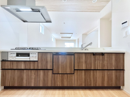 �L�b�`���@������3�������`Kitchen�`�@��b���e�ރ��r���O�A�������������Ȃ�L�b�`���B�Ƃ́A�������������ł͂Ȃ��A��炵��������A���K�ɂ���ꏊ�B�Ί�̖����A���炬�̓��X�̂��߂ɁA�ŐV�̐ݔ��E�d�l���̗p�B