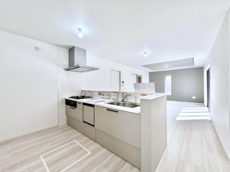 �L�b�`���@�����`Kitchen�`�@�u���������͉�����낤�v����ȃL�b�`���Ȃ�v�������藿�����ł����Ⴂ�܂��B�L�b�`������̓��r���O����]�ł��܂��B�Ƒ����Ȃ��邨�Ƃ������ɂ������܂��B