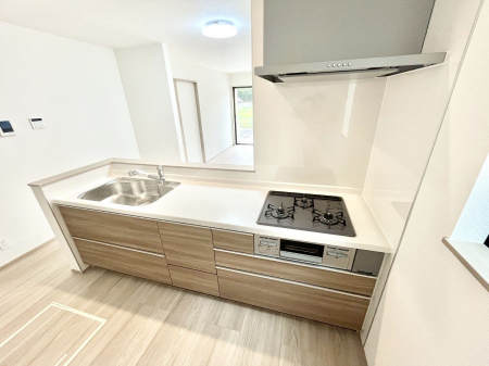 �L�b�`���@������A�������`Kitchen�`�@�u���������͉�����낤�v����ȃL�b�`���Ȃ�v�������藿�����ł����Ⴂ�܂��B�L�b�`������̓��r���O����]�ł��܂��B�Ƒ����Ȃ��邨�Ƃ������ɂ������܂��B