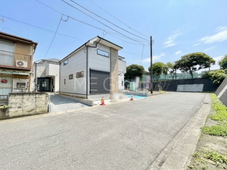 ���n�O�ώʐ^�@�O�ρ`Exterior�`�@�O�ʓ��H�F�쐼 6.1m �����@�O�ʓ��H�͊ՐÂȏZ��n���͂���Ԓʂ�̏��Ȃ����H�B���Ԃ̏o��������炭�炭�ł��I���s���_�E���n���w�̂���]�́A���C�y�ɂ��₢���킹���������I