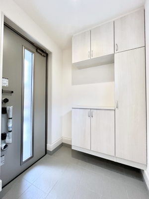 ���ց@�K���X�X���b�g�̓��������փh�A�������Ɍ���͂��Ă���܂�