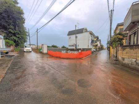 ���n�O�ώʐ^�@�`Exterior�`�@�O�ʓ��H�F�k 5.4m �����A�� 4.5m �����@�Z��n�ɂȂ��Ă���̂Ŏԗʂ����Ȃ��A�Â��ȗ��n�ł��B�q��Ċ����ǍD�ł������ӊ������킹�Ă��ē������Ē����܂��B