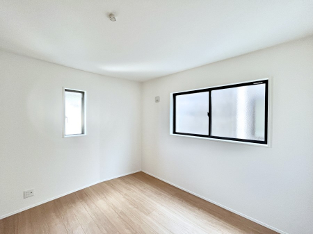 �Q���@�������Q�������`Bed Room�`�@2�ʍ̌����m�ۂ������邢�����́A���ʂ����ǂ��A��ϋ��S�n�̗ǂ���ԂƂȂ��Ă���܂��B�u�₩�ȕ��������ċN���钩�́A���K�����̎n�܂�ɁI�������肪�ƂĂ��ǂ��Z�܂���