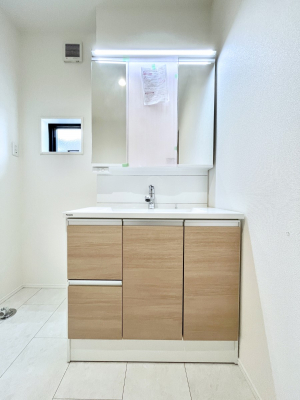 ���ʑ�E���ʏ��@�������P�������`Dressing Room�`�@�Â��Ȃ肪���Ȑ��ʏ�����������ƍ̌��Ɗ��C���\�Ȃ̂ŋC�����悭���g�������܂��B�O�ʋ��^�C�v�̐��ʑ�͋������[�ŎU�炩�肪���Ȑ��ʏ����X�b�L����